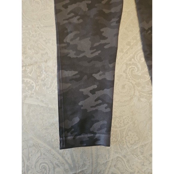 Spanx Legging Women Xl Camo Crop Look At Me Know Sage Green Athletic Athleisure - Picture 3 of 12
